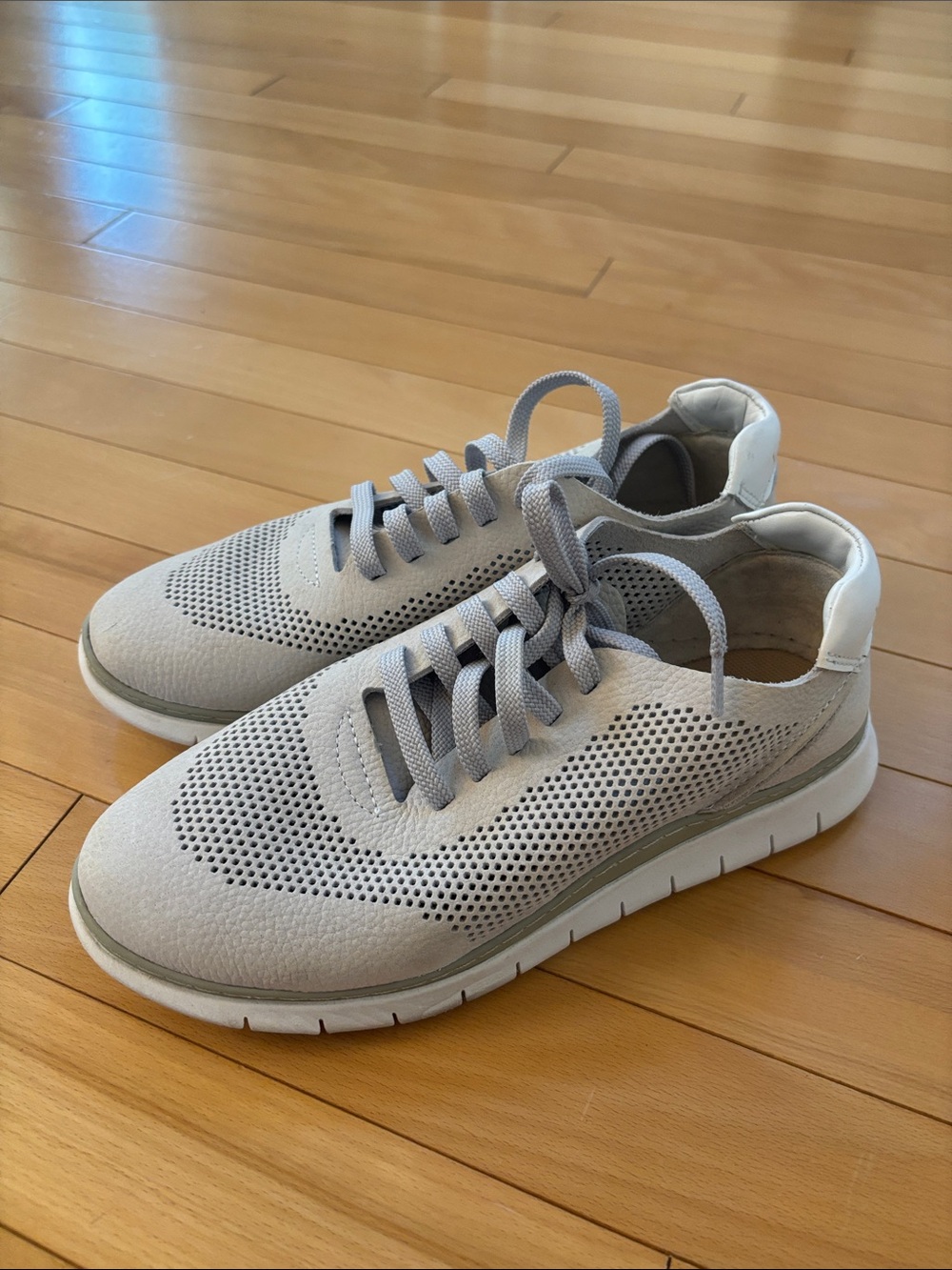 Vionic Light Gray Knit Lace-Up Men's Sneakers